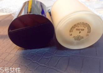 阿瑪尼粉底液脫妝嗎？4小時(shí)后要補(bǔ)妝
