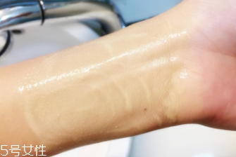 阿瑪尼粉底液脫妝嗎？4小時(shí)后要補(bǔ)妝