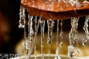 雪燕和銀耳哪個好？其實(shí)可以一起食用