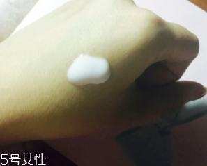 悅詩風吟乳液為什么搓泥？吸收度一般