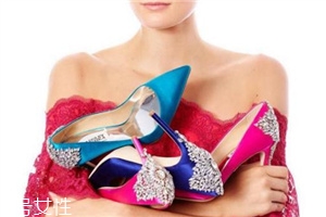 badgley mischka鞋子偏大嗎？時尚與奢華并存的紅毯戰靴