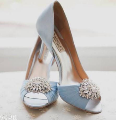 badgley mischka鞋子在哪買？美到挪不開眼的藝術品