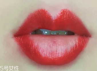 絲絨口紅和啞光哪個好？正式場合用啞光