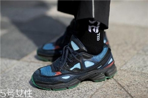 運動鞋能撐大嗎？可以用撐鞋器