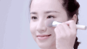 黃皮用什么顏色的腮紅？選擇與黃色互補的紫色