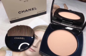 Chanel香奈兒柔光蜜粉餅好用嗎？春夏妝容救星