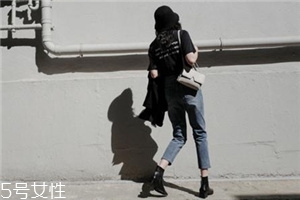 牛仔褲可以干洗嗎？仔細閱讀牛仔褲標牌