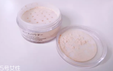 蜜粉能用在嘴唇上嗎？打造啞光唇妝