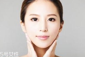 美白產品白天用好還是晚上用好？白天可以用