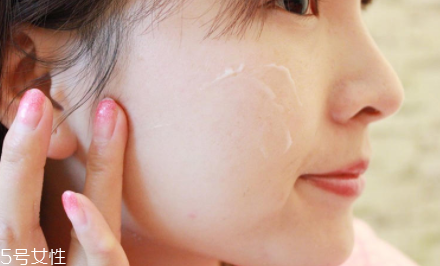 睡眠面膜過夜好不好？對于油皮是災難