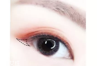 棕色眼影怎么畫好看？作為最后的暈染色