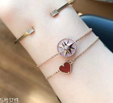 dior迪奧手鏈多少錢一個？