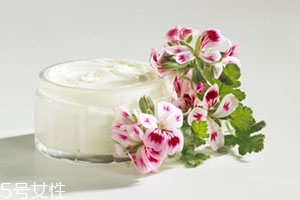 面霜可以當身體乳嗎？