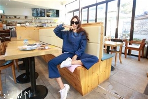運(yùn)動(dòng)套裝怎么搭配？假日出游也要時(shí)髦