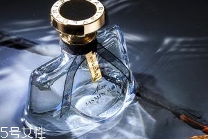 香水噴太多了怎么辦？用濕毛巾擦拭