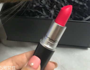 魅可珊瑚色口紅是幾號？relentlessly red桃花粉