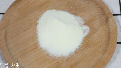 愛他美奶粉哪個版本好？白金版表現出色