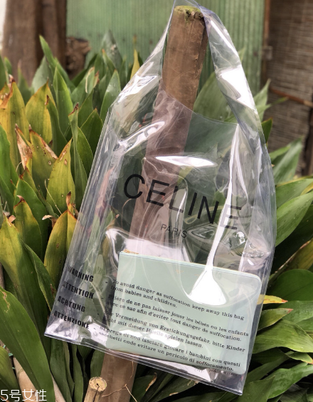 celine塑料袋多少錢？被代購炒翻天塑料包