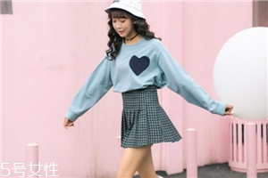衛衣搭配什么裙子好看？春日少女范兒盡顯