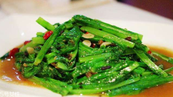 油麥菜怎么涼拌好吃？加點麻醬調味