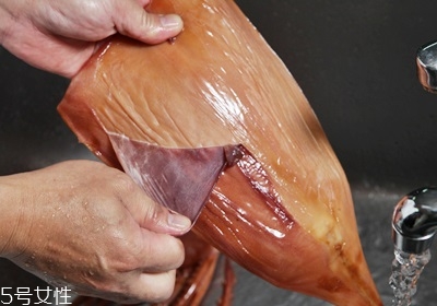 魷魚(yú)上面的膜怎么處理 
