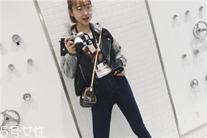 牛仔褲和休閑褲哪個好看？各有各的特色