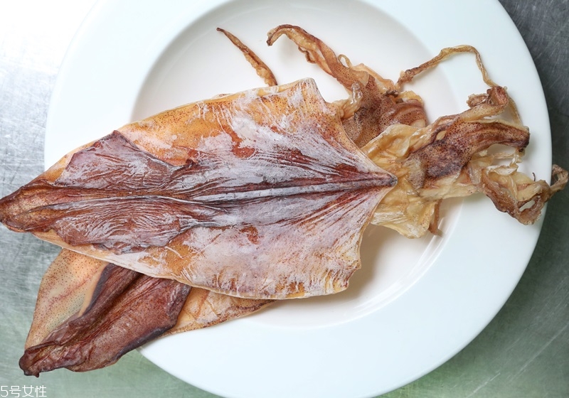魷魚(yú)上面的膜怎么處理 