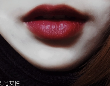 唇部顏色深用什么口紅？chanel絲絨口紅62號(hào)不怕唇深