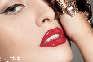 口紅不脫妝的小妙招 2步讓唇妝持續一整天