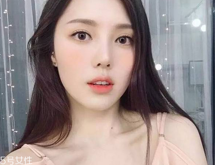 李圣經同款美瞳是什么牌子 天生瞳孔自帶琥珀色
