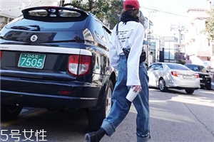 牛仔褲穿著掉色怎么辦？輕度掉色是正常的