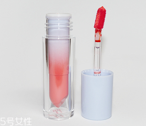 染唇液和唇釉的區別 唇釉添加油脂更加滋潤