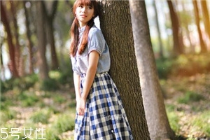 格子長裙搭配什么上衣？清新文藝風(fēng)女孩