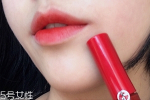 阿瑪尼405和雅詩蘭黛333哪個好？333誰涂誰好看