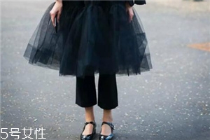 裙子搭配褲子好看嗎？打開時尚的新方式