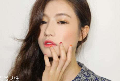 夏天化妝怎么樣不脫妝？8個小技巧讓你做清爽女神