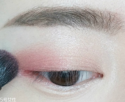桃花妝用什么眼影好？3重色彩打造迷人眼妝
