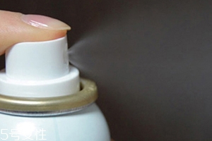 保濕噴霧可以噴頭發(fā)嗎？解決頭發(fā)干枯問題