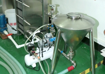 黑啤酒和白啤酒的區別 黑啤酒是什么做的