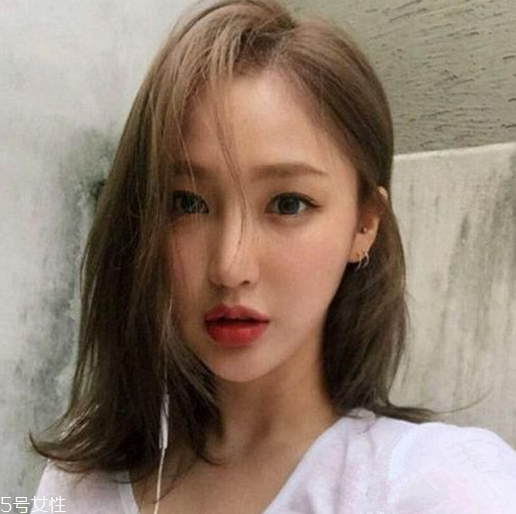 齊肩發怎么扎好看 女生扎發發型大全