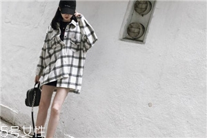 襯衫里面要穿衣服嗎？要看襯衫的面料顏色