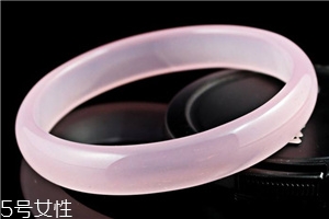 粉晶手鐲戴哪只手？左手才能發揮作用