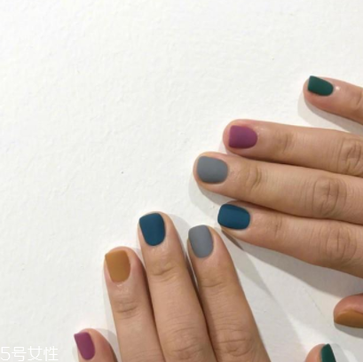 涂一次指甲油多久卸掉？最好是半個月卸掉