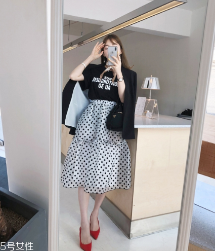 西裝配什么裙子好看？讓你美到挪不開眼
