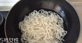 袋裝烏冬面怎么做好吃？地道日式烏冬面做法