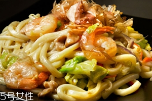 袋裝烏冬面怎么做好吃？地道日式烏冬面做法