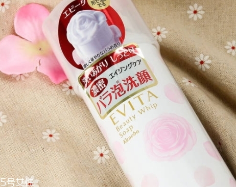 潔面泡沫能卸妝嗎？