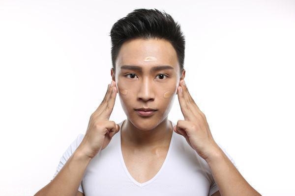 男生怎么化妝顯臉小？這4個地方化好秒帥