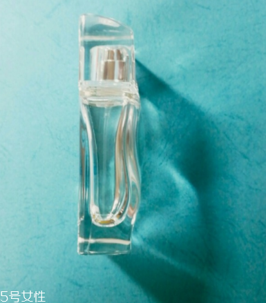 水生調聞起來像什么？讓人想起大海的香水