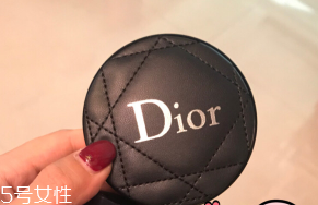 迪奧真皮外殼氣墊功效 顏值與內涵并存的氣墊